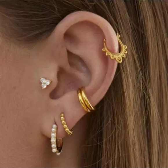 NEW 18k Gold Filled Huggie‎ Hoop Earrings - Picture 3 of 16